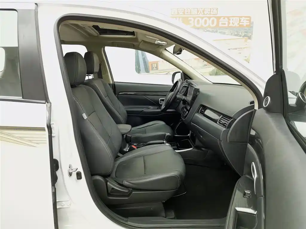 Mitsubishi Outlander 2018 2.0L 2WD Glory Edition 5-seater фото 23