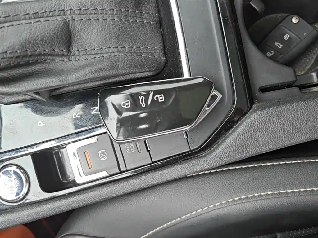 VOLKSWAGEN LINGDU