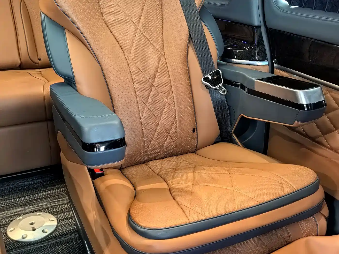 Mercedes-Benz V-Class 2022 V 260 L Long Wheelbase Prestige Edition фото 21