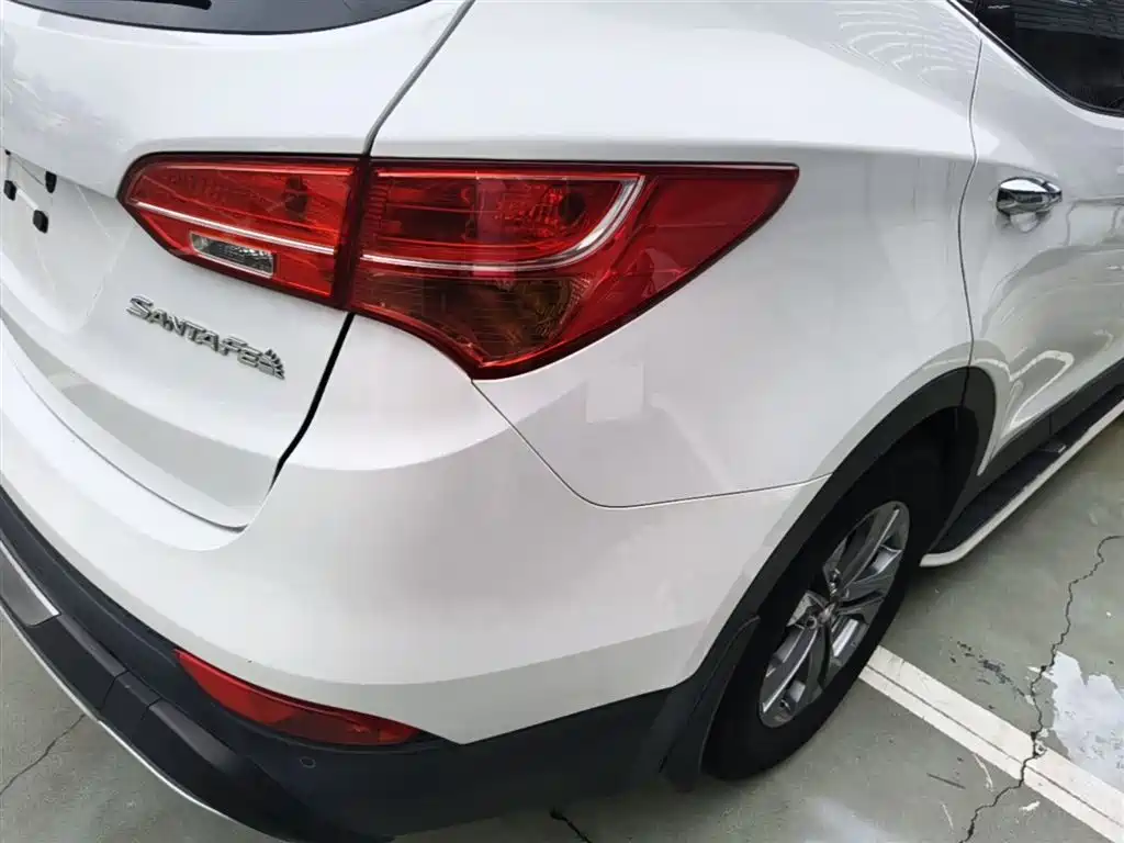 Hyundai Santa Fe 2015 2.4L Automatic 2WD Smart 5-seater фото 8