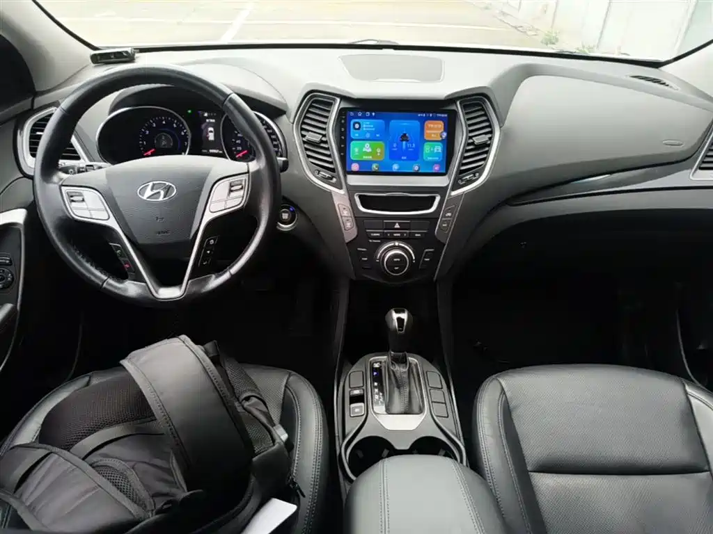 Hyundai Santa Fe 2015 2.4L Automatic 2WD Smart 5-seater фото 10