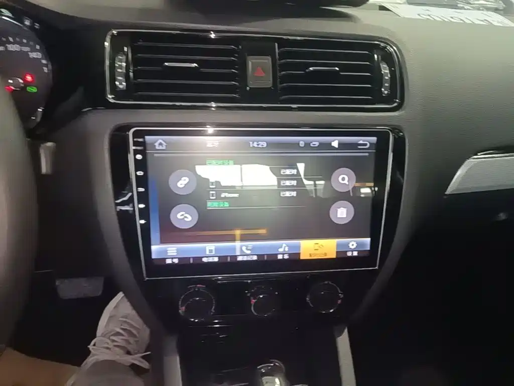 Volkswagen Sagitar 2017 1.6L Automatic Comfort фото 13