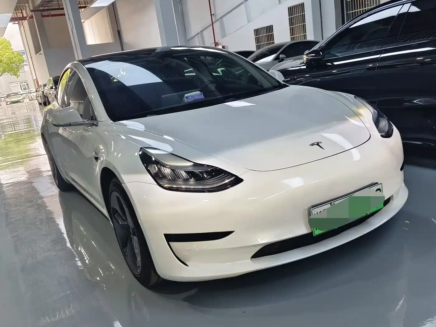 TESLA MODEL 3