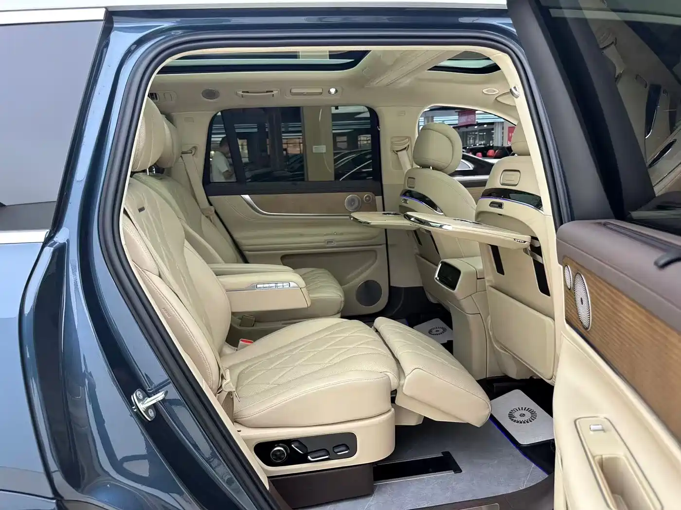 AITO Wenjie AITO M9 2024 Range Extender Ultra 52kWh 6-seater фото 7