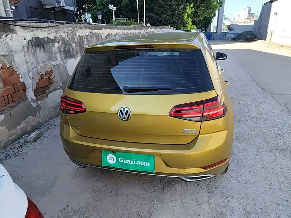 Photo 6 - Volkswagen Golf