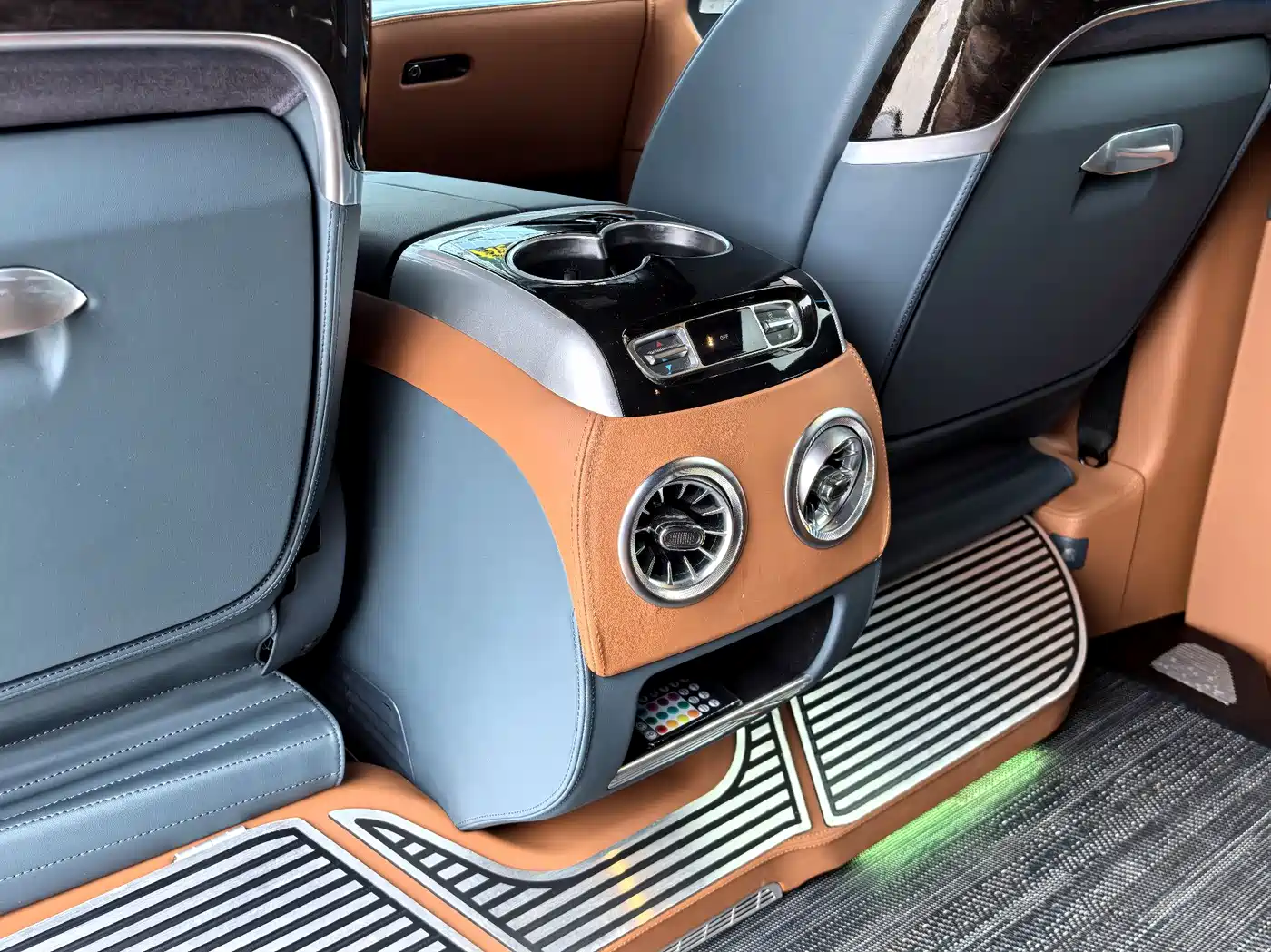 Mercedes-Benz V-Class 2022 V 260 L Long Wheelbase Prestige Edition фото 13