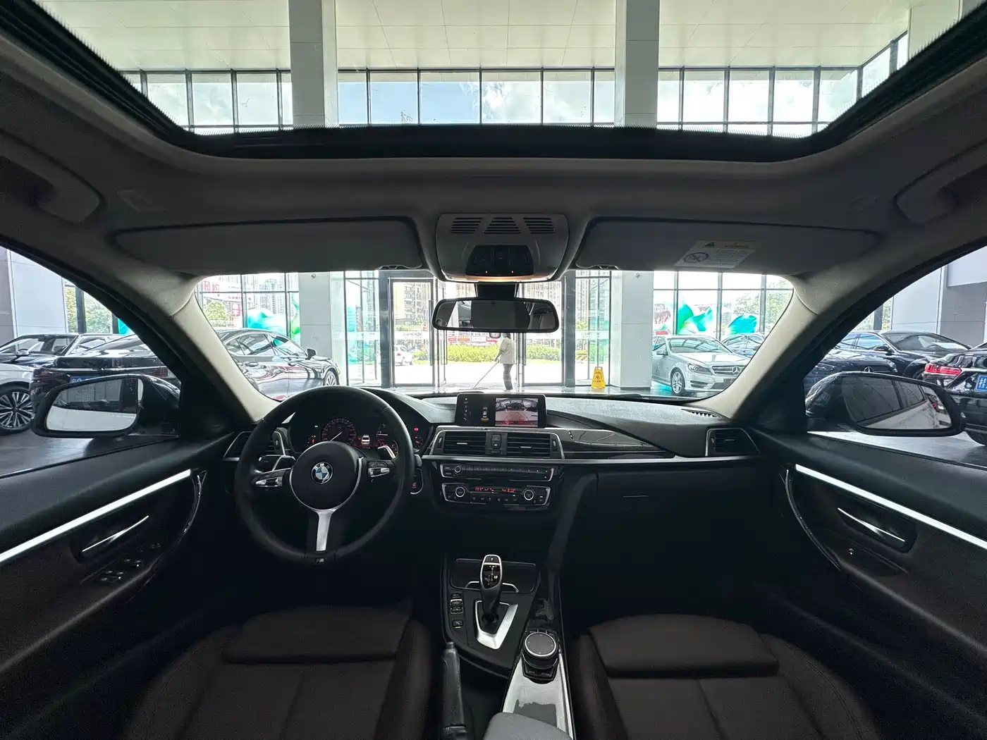 BMW 3 Series 2019 320Li M Sport Black Night Edition фото 6