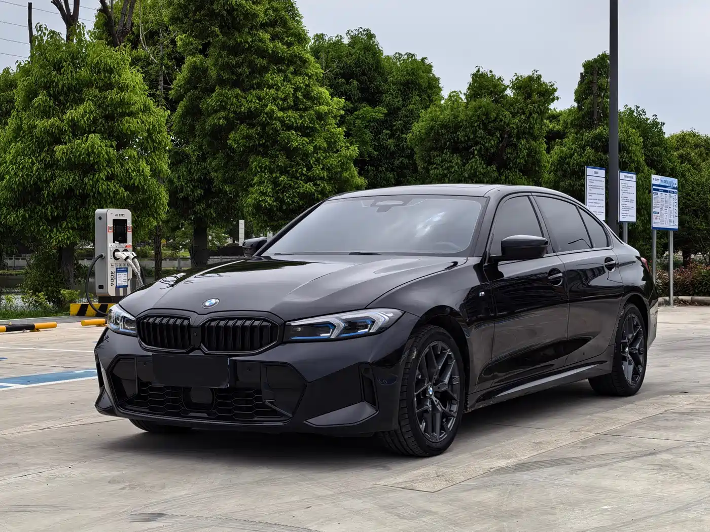 BMW 3 Series 2025 330Li Premium M Sport Night Edition