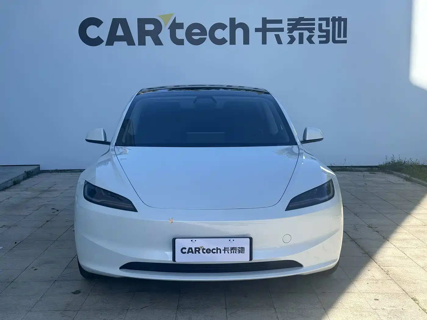 Фото 2 - Tesla Model 3