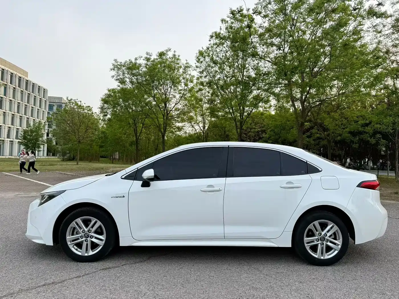 Toyota Levin 2022 Dual Engine 1.8H E-CVT Progressive Edition фото 3