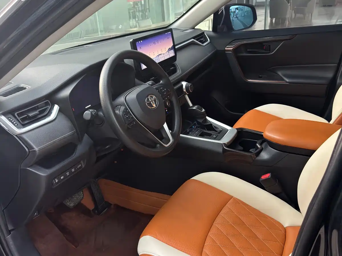 Toyota RAV4 Rongfang 2023 Hybrid 2.5L E-CVT 2WD Elite Edition фото 7