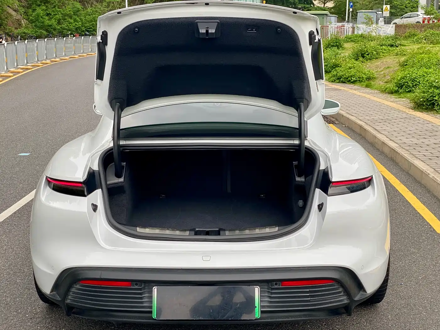 Porsche Taycan 2019 Taycan 4S фото 24