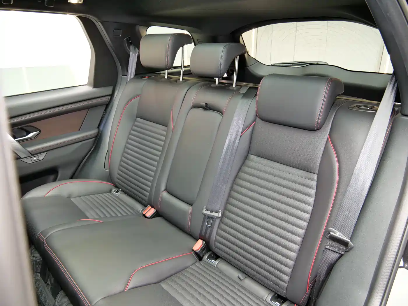 Land Rover Discovery Sport 2022 Model Year Second Facelift 249PS R-Dynamic SE Performance Technology Edition 5-seater фото 12