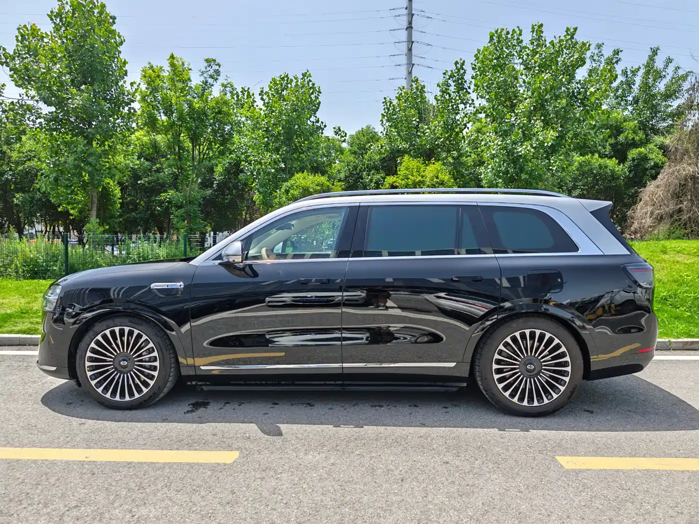 AITO Wenjie AITO M9 2025 Extended Range Ultra 52kWh 6-Seater фото 3