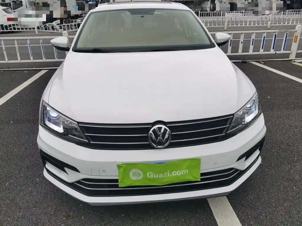 Volkswagen Sagitar 2018 280TSI DSG Spark Edition фото 3