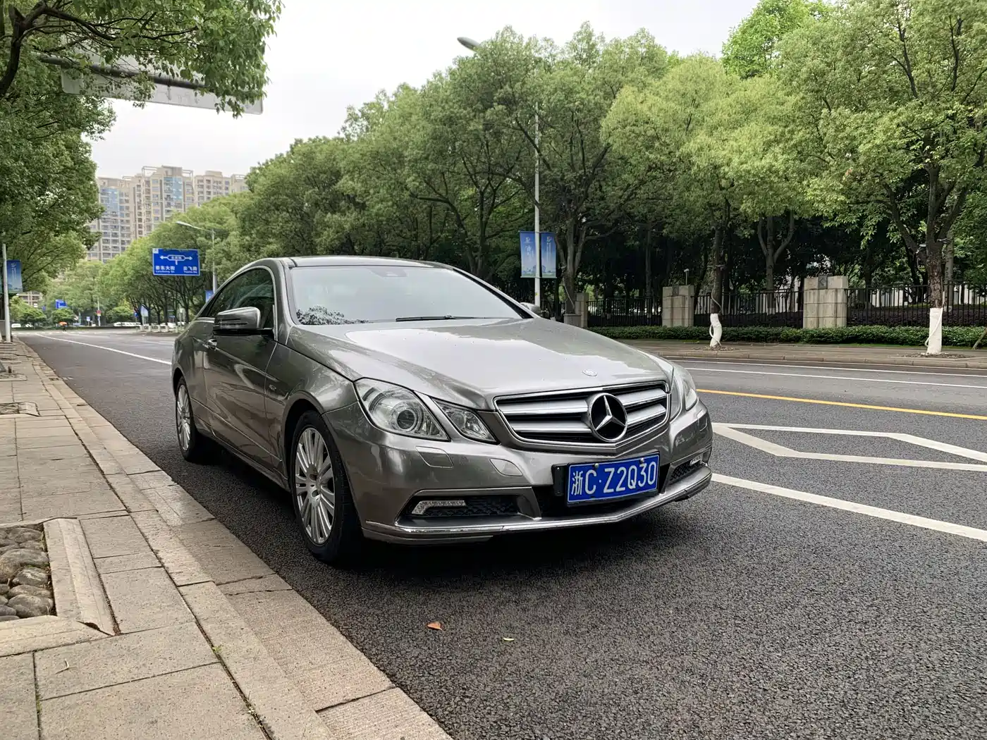 Mercedes-Benz E-Class (Import) 2010 E 260 CGI Coupe фото 3