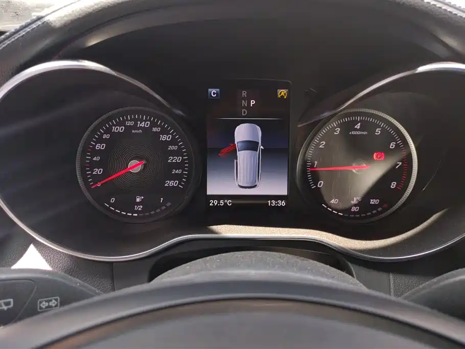 Mercedes-Benz GLC 2018 GLC 260 4MATIC Luxury фото 14