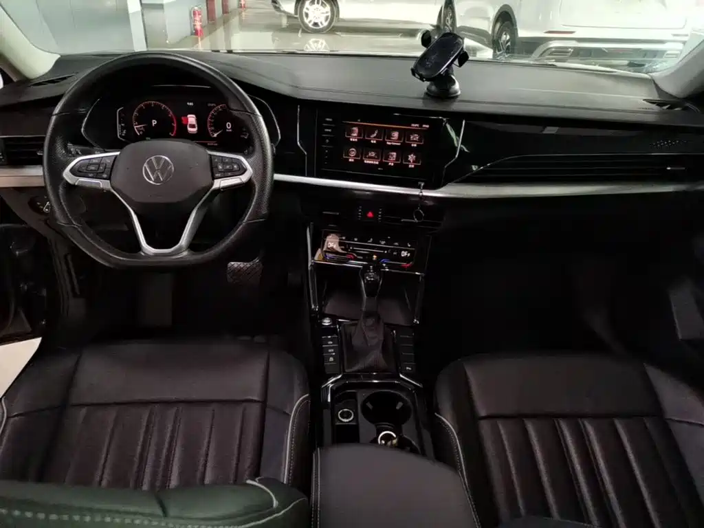 Фото 10 - Volkswagen Passat