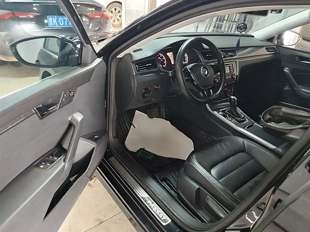 Volkswagen Passat 2017 330TSI DSG Prestige фото 16
