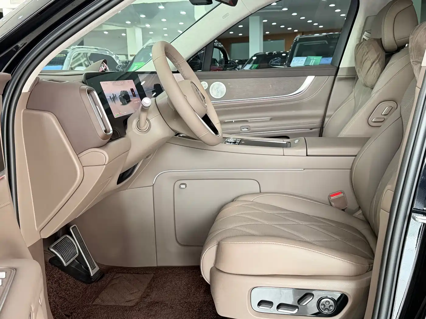 AITO Wenjie AITO M9 2025 Extended Range Ultra 52kWh 6-Seater фото 8