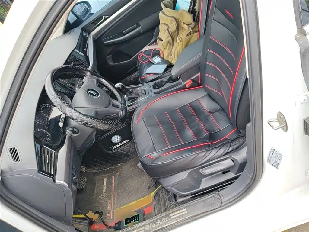VOLKSWAGEN BORA