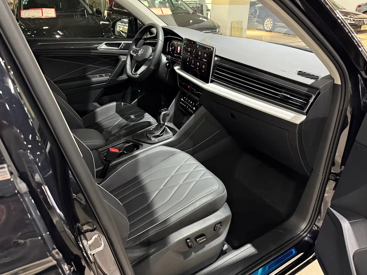 Volkswagen Tiguan L 2025 2025 Model 300TSI Auto 2WD Dragon Edition