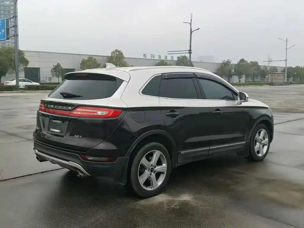 Фото 15 - Lincoln MKC