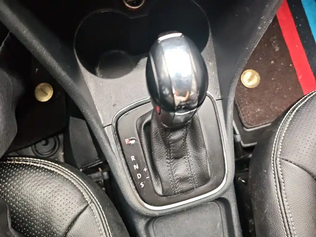 Volkswagen Polo 2014 1.6L Automatic Comfort Edition фото 14