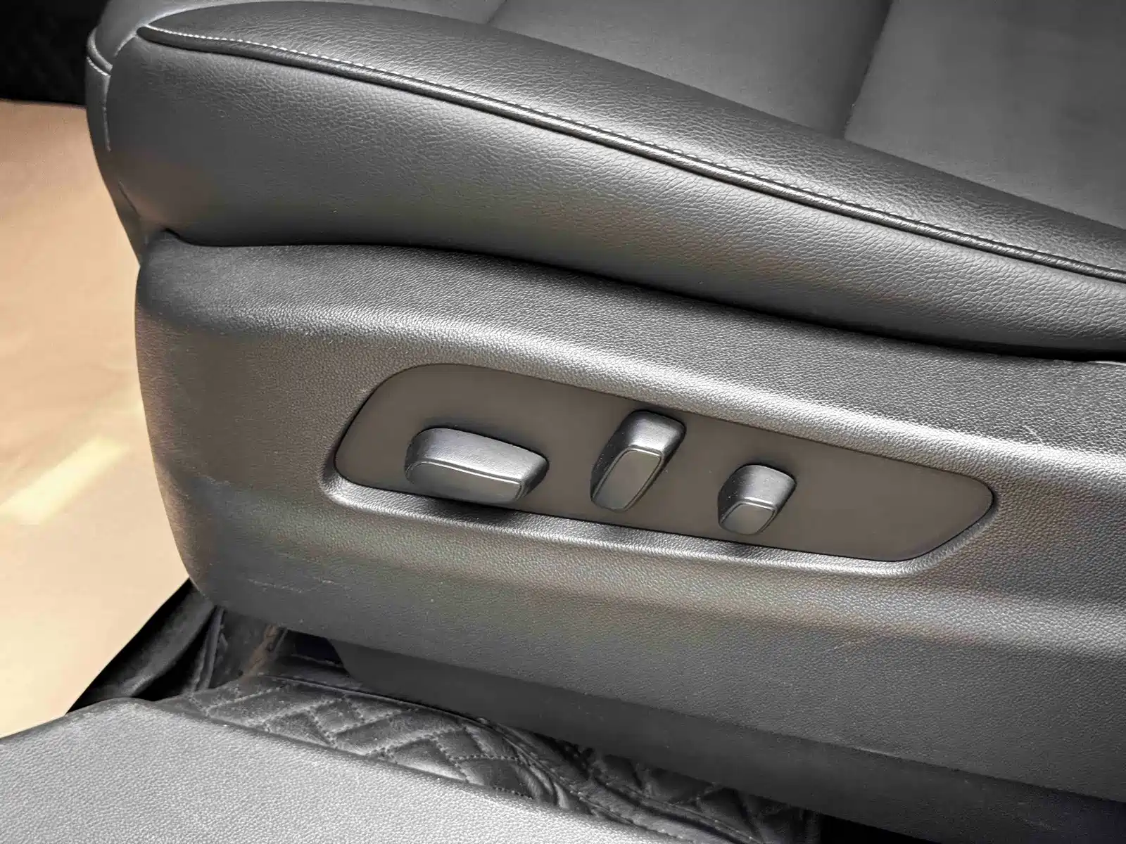 Фото 12 - Cadillac XT4