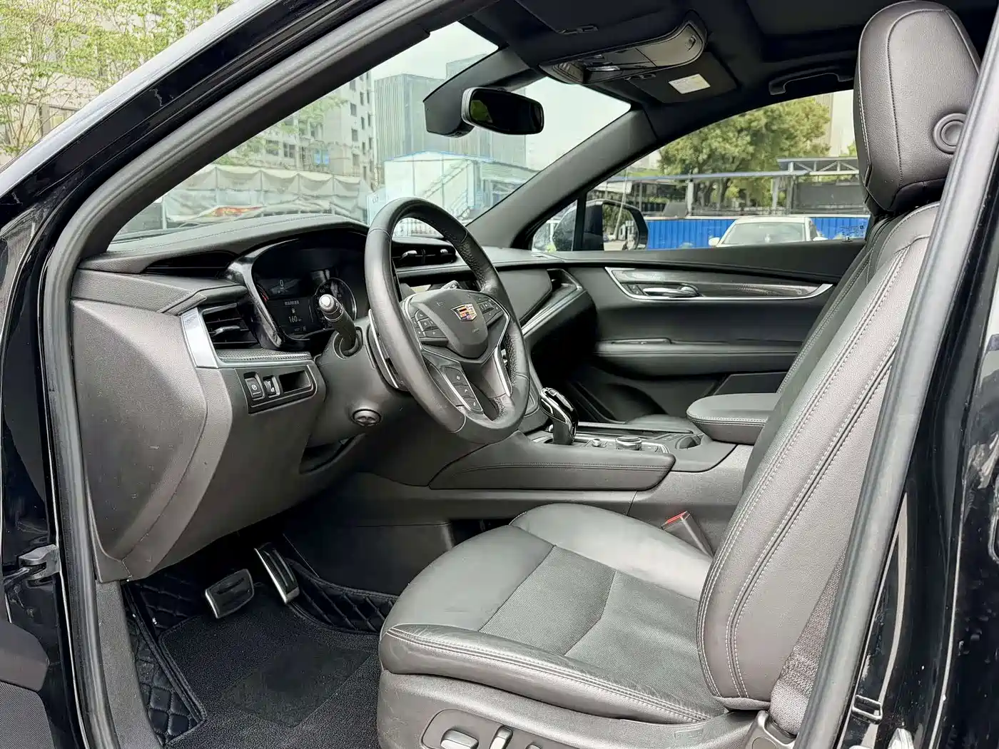 Фото 10 - Cadillac XT5