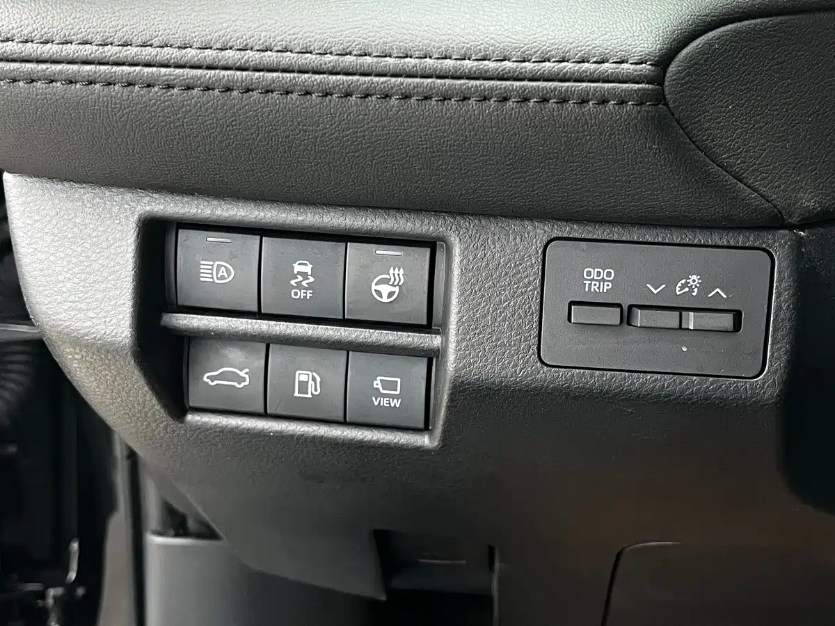 Toyota Avalon 2022 Hybrid 2.5L Limited Flagship Edition фото 18