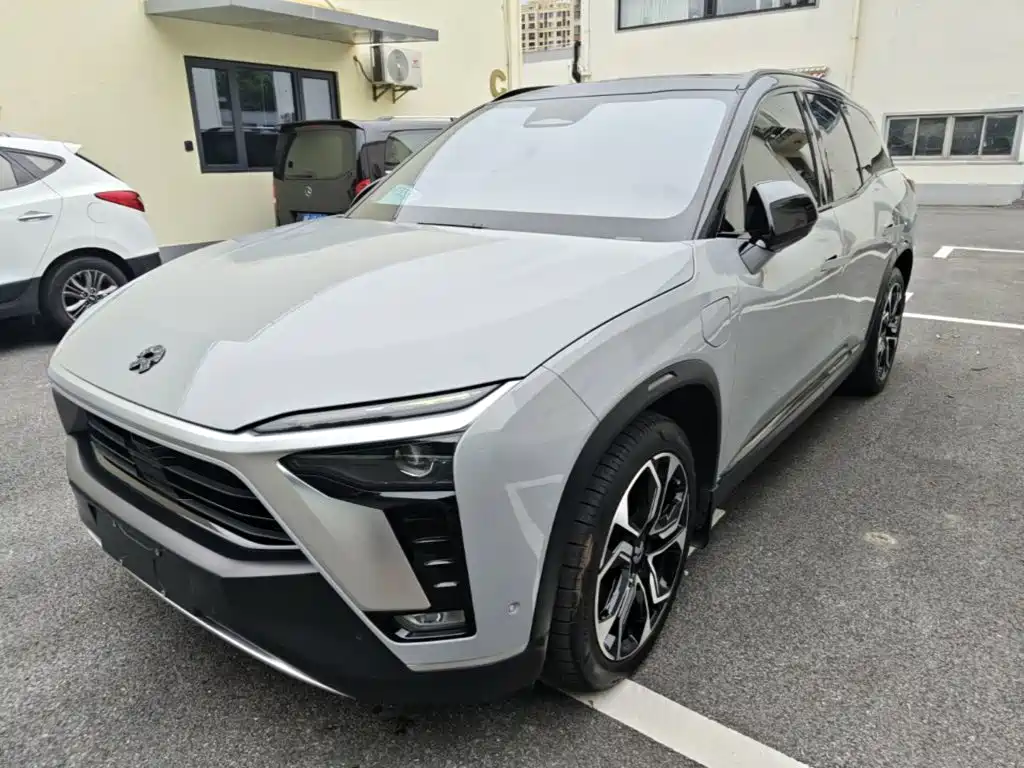 Фото 1 - NIO ES8