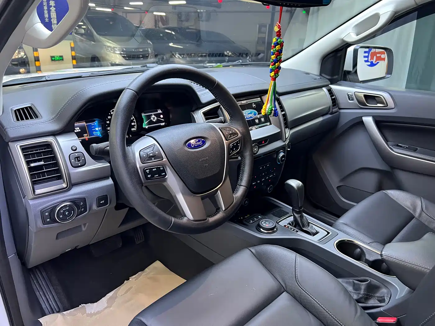 Ford Everest 2016 2.0T Gasoline Automatic 4WD Luxury Edition фото 9