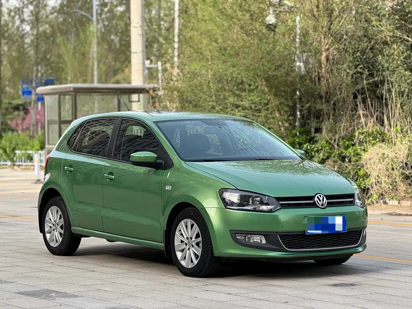 Volkswagen Polo 2014 1.4L Automatic Luxury Edition фото 3