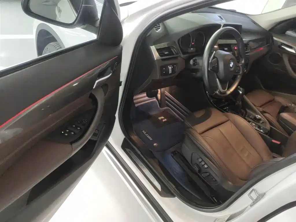 BMW X1 2019 sDrive18Li Premium Model фото 23
