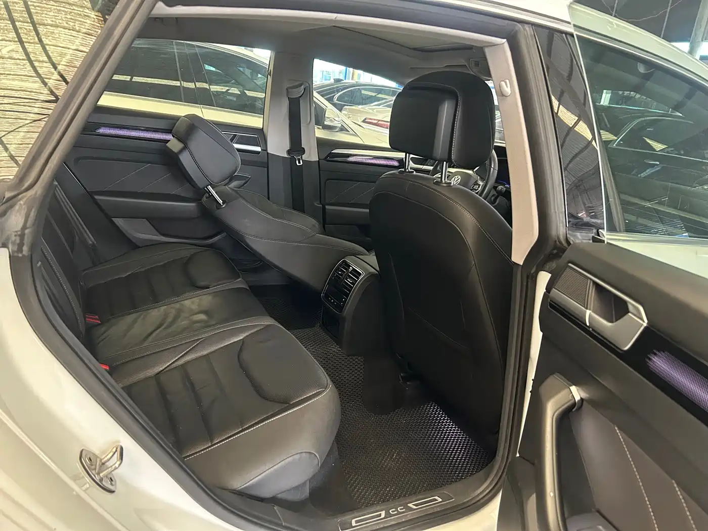 Volkswagen FAW-Volkswagen CC 2023 380TSI Eye-catching Edition фото 8
