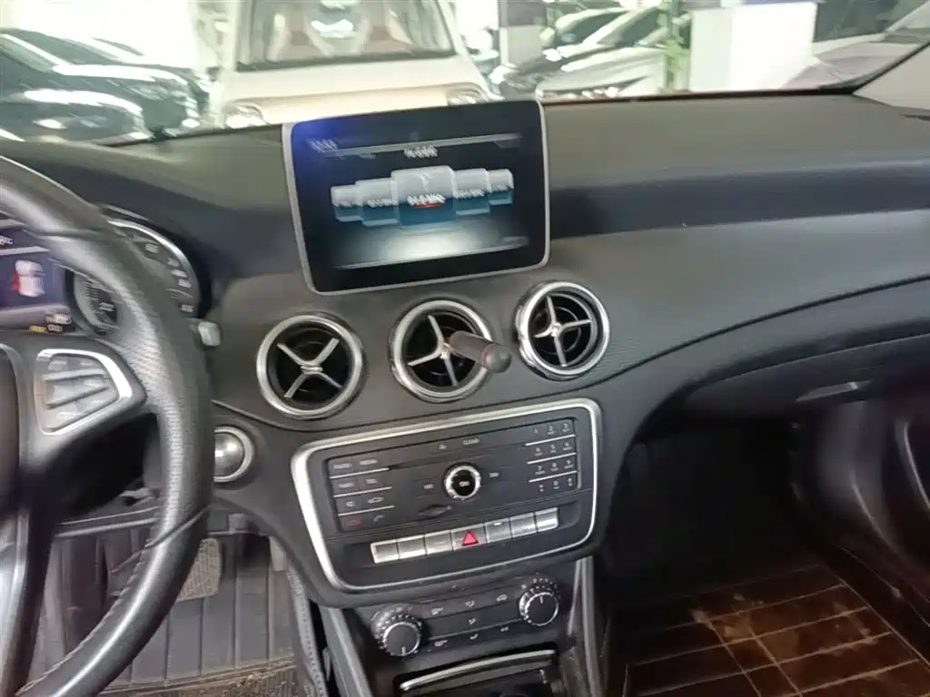 Mercedes-Benz GLA 2017 GLA 200 Fashion фото 13