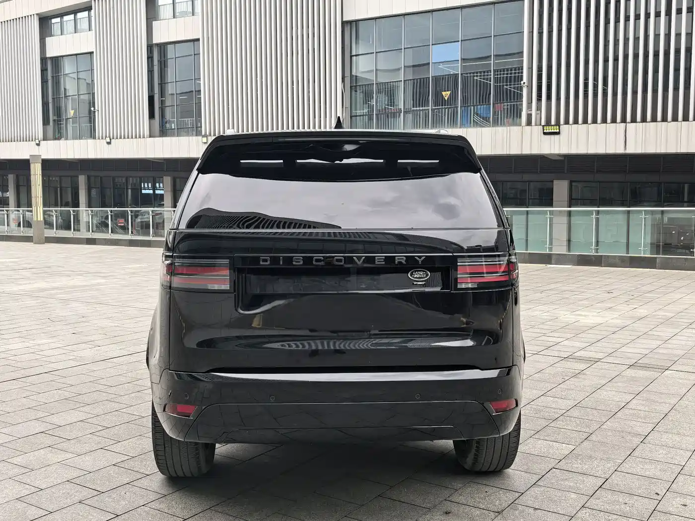 Land Rover Discovery 2023 360PS R-Dynamic S фото 22