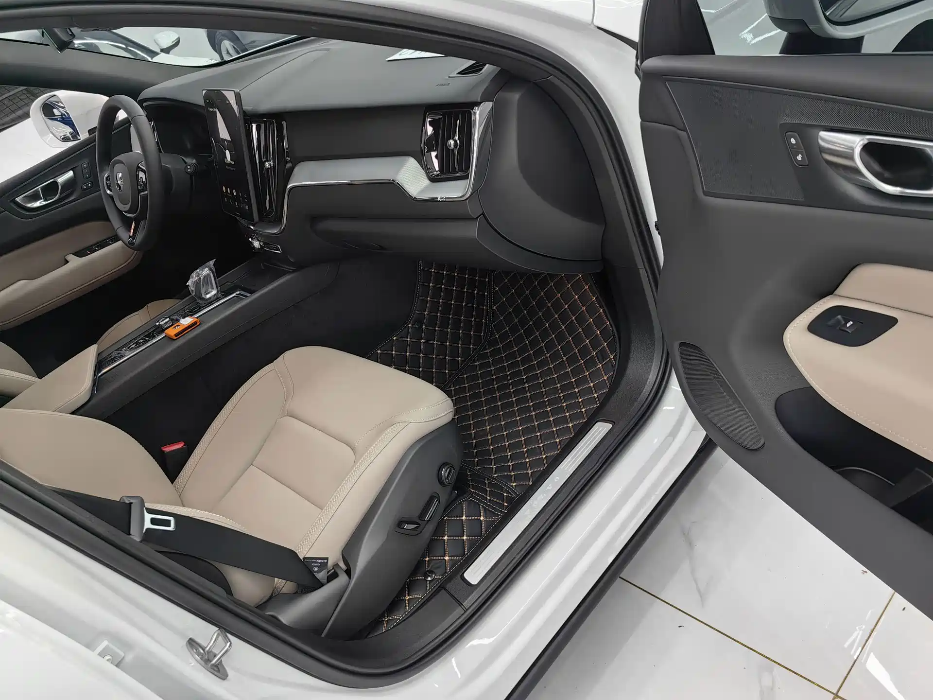 Photo 10 - Volvo XC60