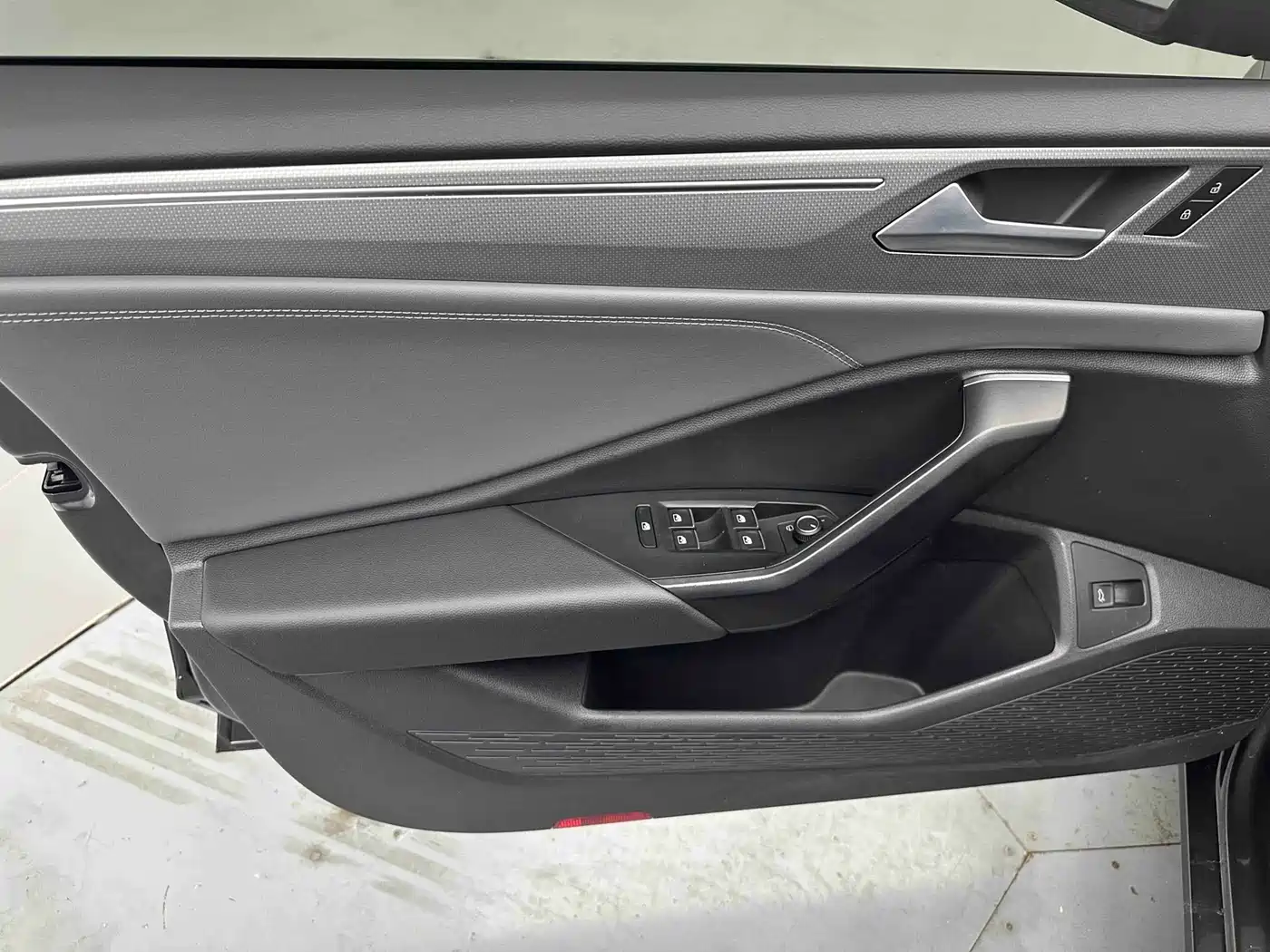 Volkswagen Sagitar 2023 280TSI DSG Surpass Plus Edition фото 8