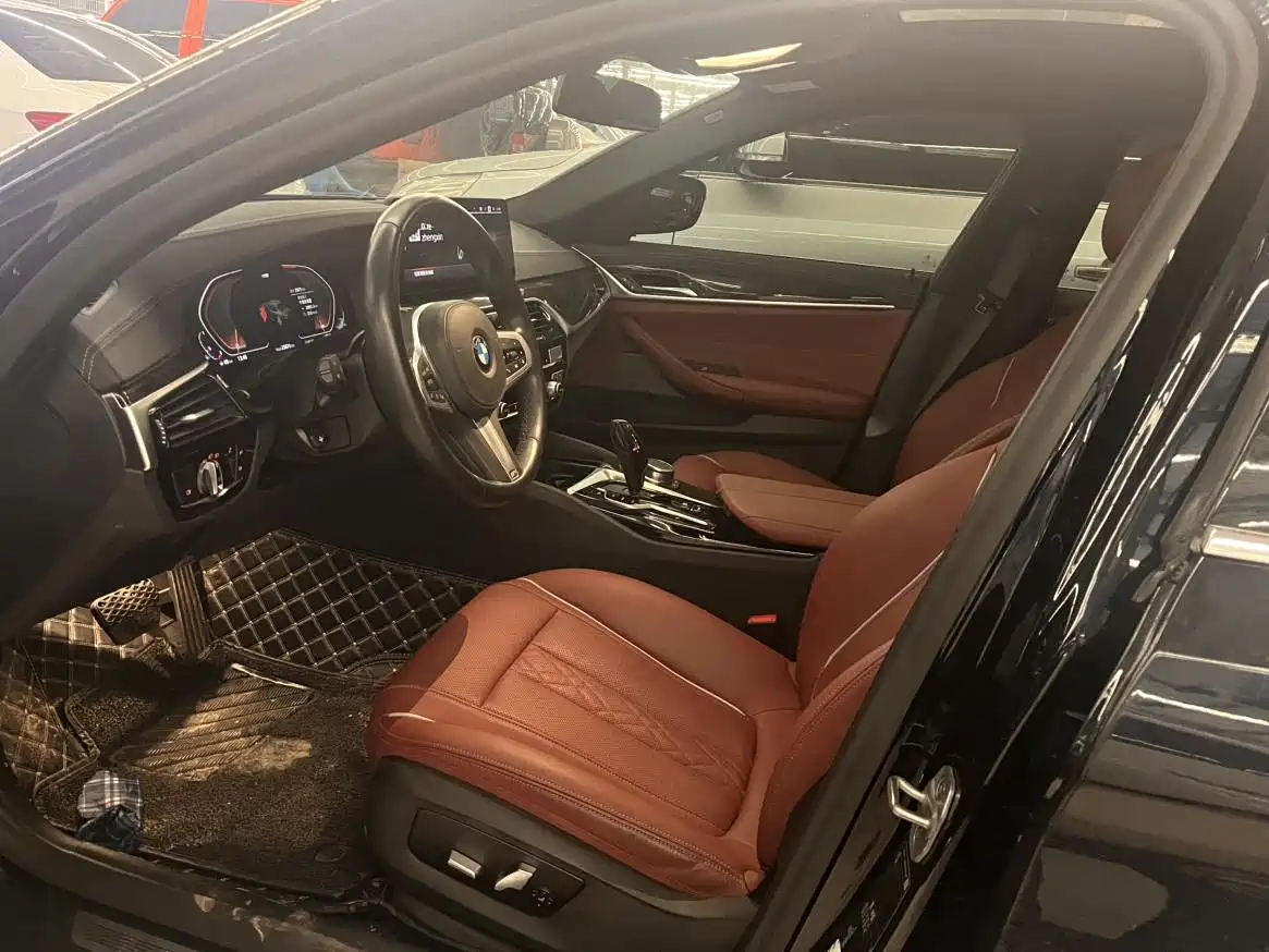 BMW 5 Series 2021 525Li M Sport Package фото 4
