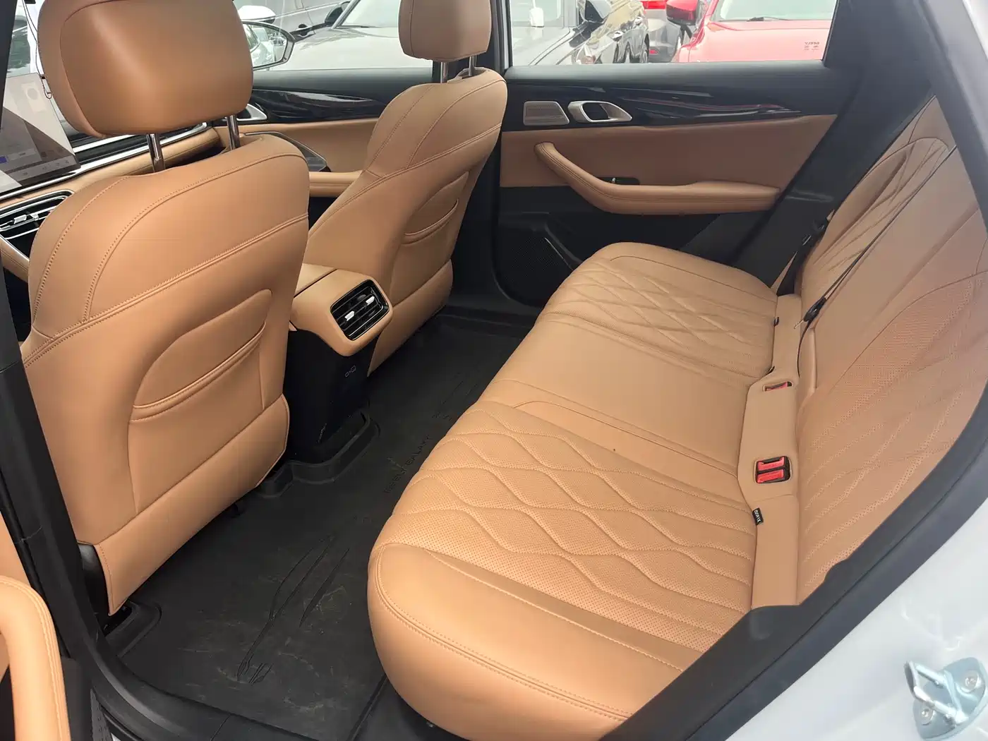 Geely Galaxy Galaxy A7 2025 EM-i 150km Long Voyage Edition фото 8