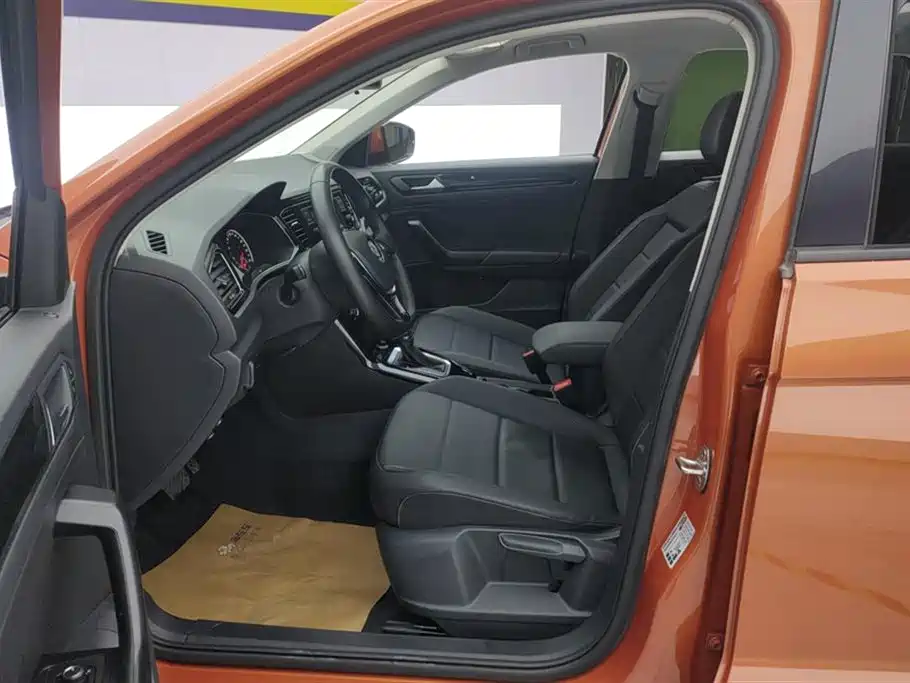 Volkswagen T-ROC 2018 280TSI DSG 2WD Comfort (China V) фото 9