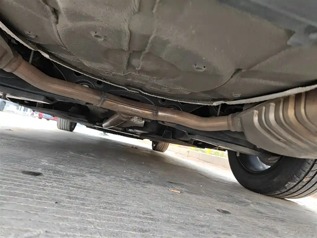 Hongqi H5 2024 2.0T Automatic Smart Connect Flag Smooth Edition фото 25
