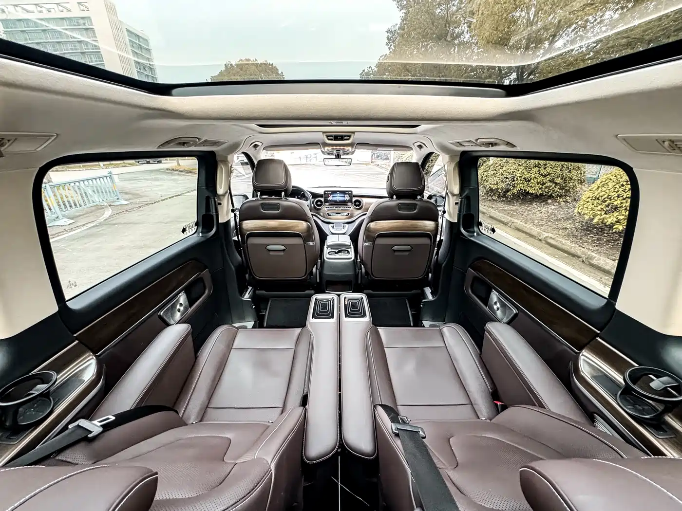 Mercedes-Benz V-Class 2022 V 260 L Long Wheelbase Luxury Edition фото 16
