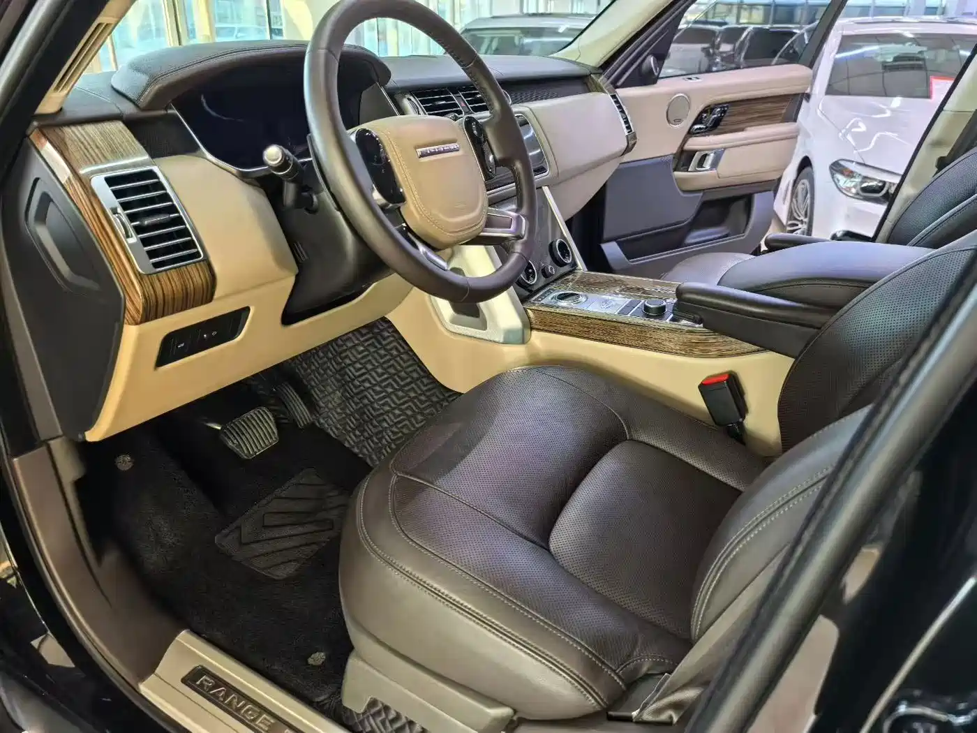 Land Rover Range Rover 2019 3.0 SC V6 Heritage Extended Edition фото 7