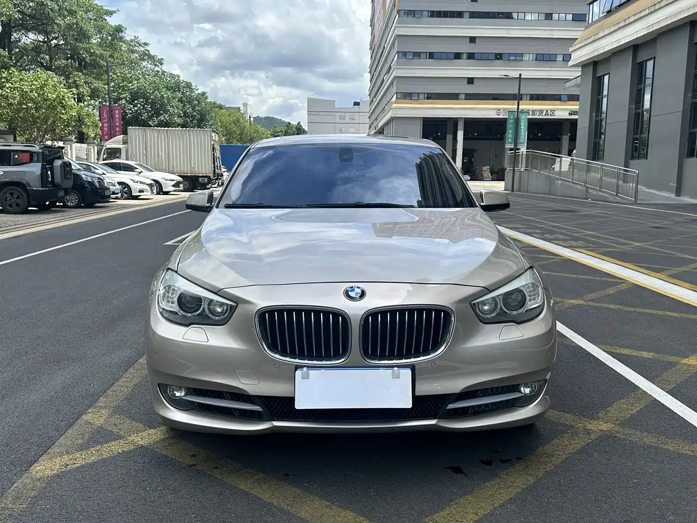 BMW 5 Series GT 2010 535i Luxury Model фото 2