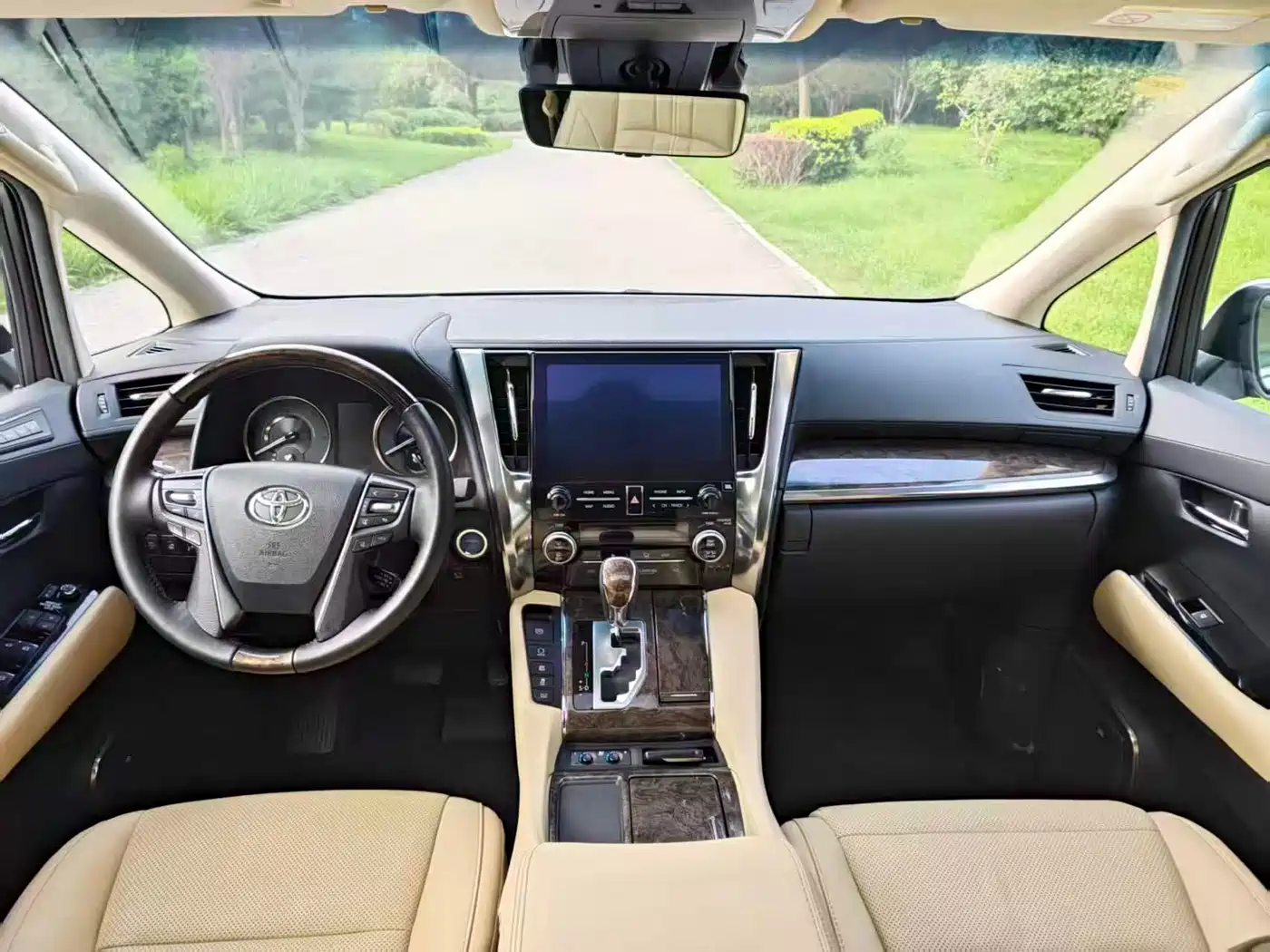 Toyota Vellfire 2020 Twin Engine 2.5L HV Premium Edition фото 7
