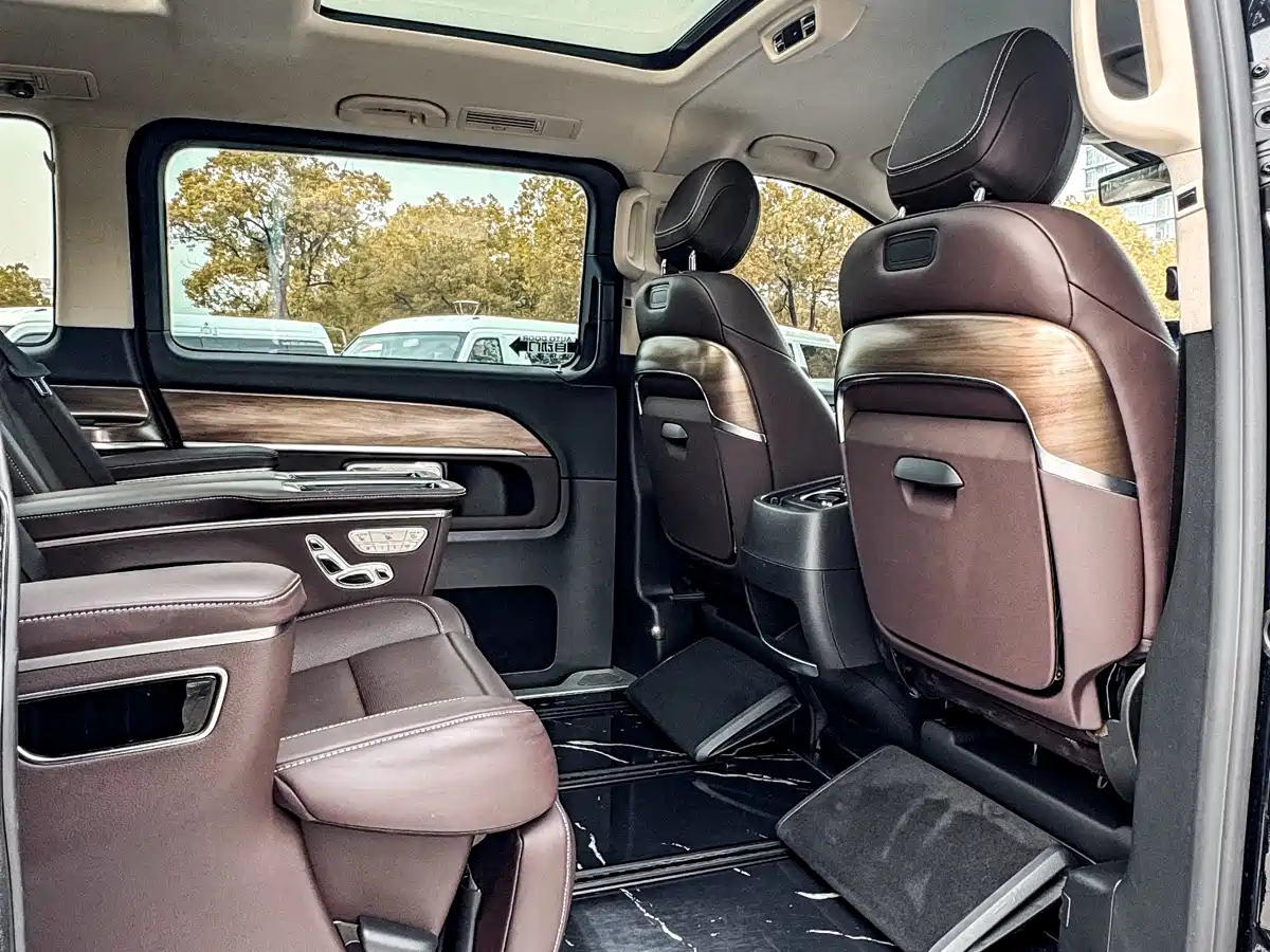 Mercedes-Benz V-Class 2022 V 260 L Long Wheelbase Luxury Edition фото 17