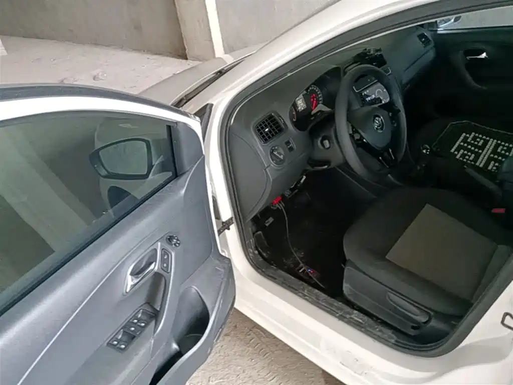 Volkswagen Polo 2016 1.4L Manual Trend фото 16